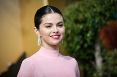 Selena Gomez Says She Hasn't Been on the Internet in Four Years ...