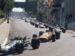 1968 Monaco Grand Prix, Jochen Rindt in Brabham leads Bruce McLaren in McLaren-Ford