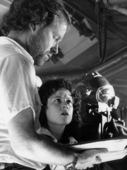 Alien, 1979 directed by Ridley Scott On the set, Ridley Scott directs Sigourney Weaver (photo)