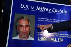 Jeffrey Epstein seen with young girls getting off his plane in 2018