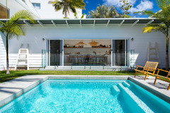 Sunshine Coast Beach House (Integra Ivory Aluminum Frame Patio Cover)