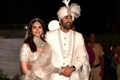 Bollywood%20mega-stars%20Alia%20Bhatt%20and%20Ranbir%20Kapoor%20wed%20in%20intimate%20...