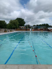 Pells Pool - Seasonal Outdoor Swimming Pool (Pells Pool, Lewes, England)