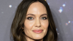 Angelina Jolie is so chic in timeless monochrome ensemble for ...