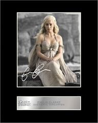 Emilia Clarke (Exclusive Memorabilia Emilia Clarke Signed Game Of Thrones : Daenerys Targaryen)