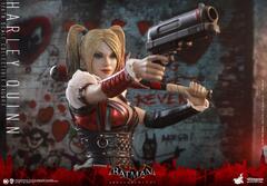 Harley Quinn (Birds of Prey Harley Quinn 1/6th Scale Hot Toys Action Figure)