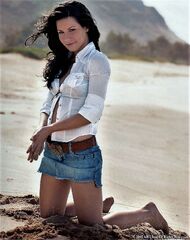 Evangeline Lilly (Evangeline Lilly Lost Beach)