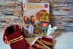 Harry Potter Knitting Magic: More Patterns from Hogwarts and Beyond - Tanis Gray (Harry Potter: Knitting Magic: More Patterns From Hogwarts and Beyond: An Official Harry Potter Knitting Book (Harry Potter Craft Books, Knitting Books))