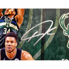 Giannis Antetokounmpo (Giannis Antetokounmpo Signed Milwaukee Bucks Dunk Photo BAS ITP)