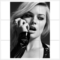 Margot Robbie Hot Monochrome s - Most Popular Margot ...