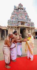 In Traditional Tamil Attire, Modi Prays at Srirangam Temple ...