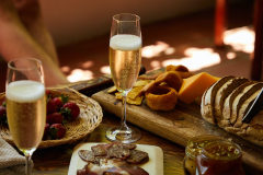 The Best Sparkling Wine Tastings In Napa Valley [2024]