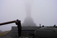 Russian forces make renewed push to take eastern Ukraine towns ...