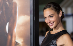 Gal Gadot In Black Dress Images