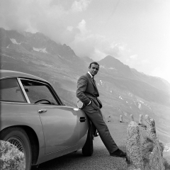 Goldfinger by Guy Hamilton with Sean Connery (James Bond 007), 1964 (b/w photo)