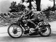 Stanley Woods on Moto Guzzi in 1935 Isle of Man, Senior TT Race